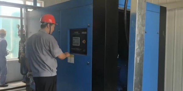 兩臺200Kw兩級壓縮空壓機完成安裝調試！