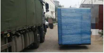 睿寂行螺桿空壓機(jī)到達(dá)客戶現(xiàn)場